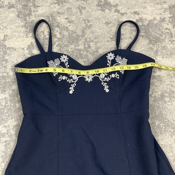 Cinq a Sept Dara Navy White Embroidered Sleeveless Tiered Dress Floral Sz 10 - Picture 11 of 15
